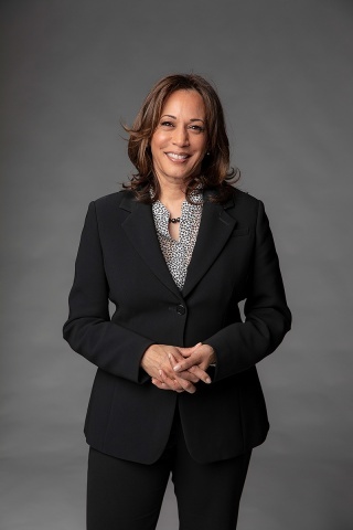 Man Sniffs VP Kamala Harris During NCAA Tournament Game, VP Gives Howard Postgame Speech