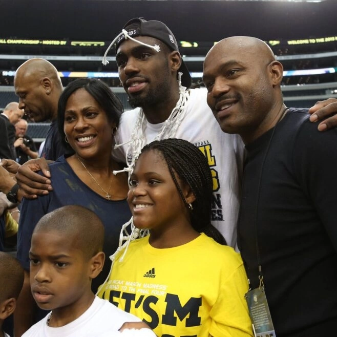 Former NBA All-Star Tim Hardaway Sr. Says Mavs Struggles Are Do To Lack Of Leadership, Tim Bug Jr Disagrees