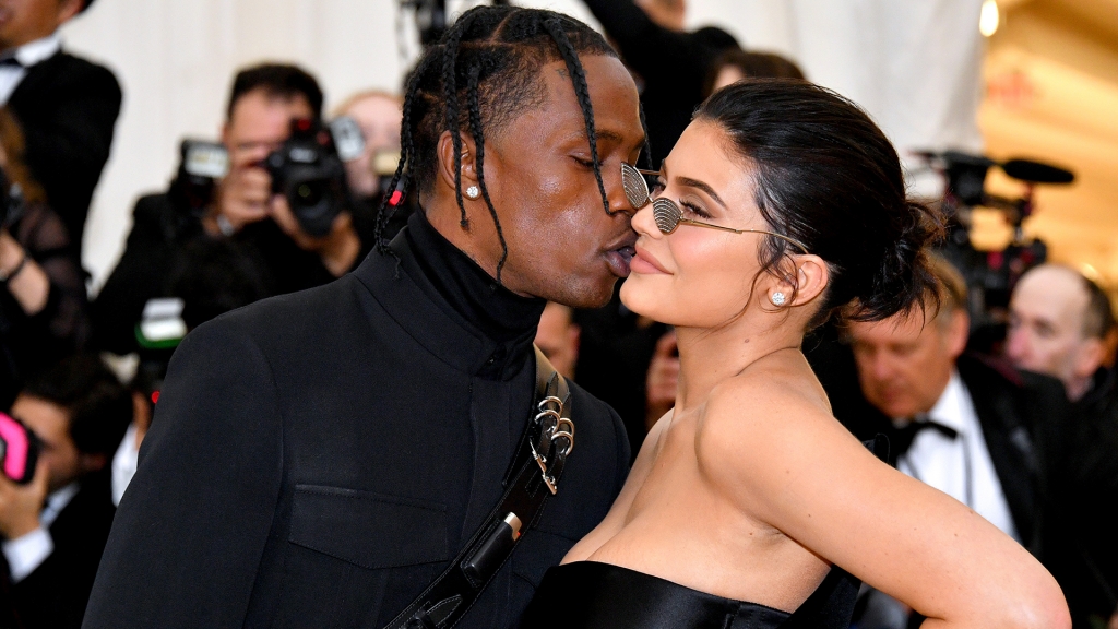 TRAVIS SCOTT PROPOSING TO KYLIE JENNER AT SUPER BOWL?