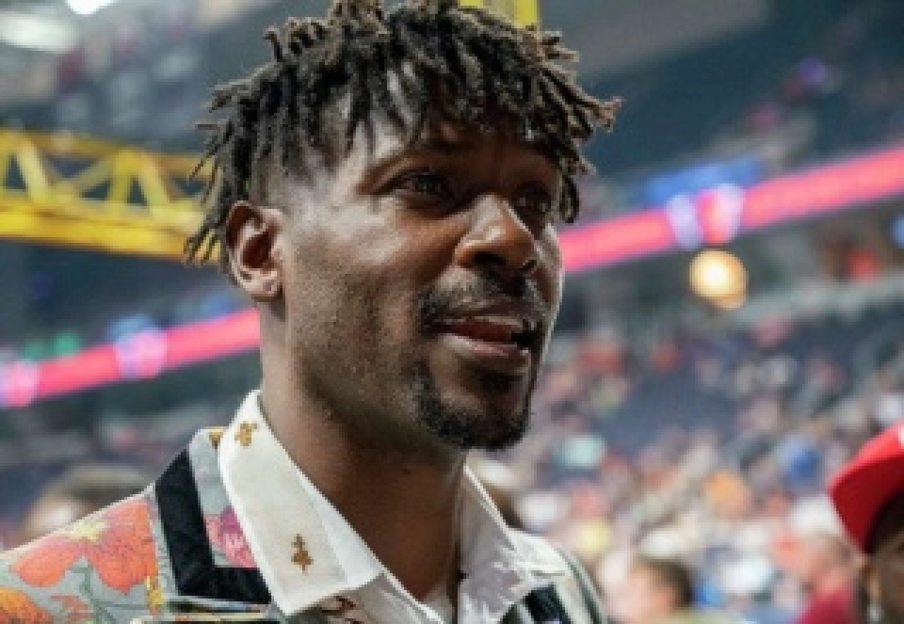 Antonio Brown Losing Players And Coaches Amidst Non-Payment For Games | Is He In Over His Head?