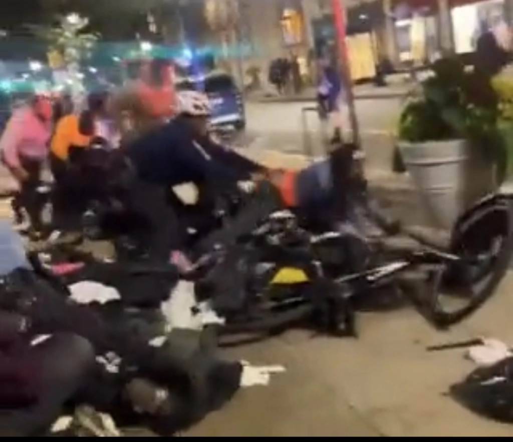 RIOTS OVER THE NEWEST IPHONE IN PHILLY