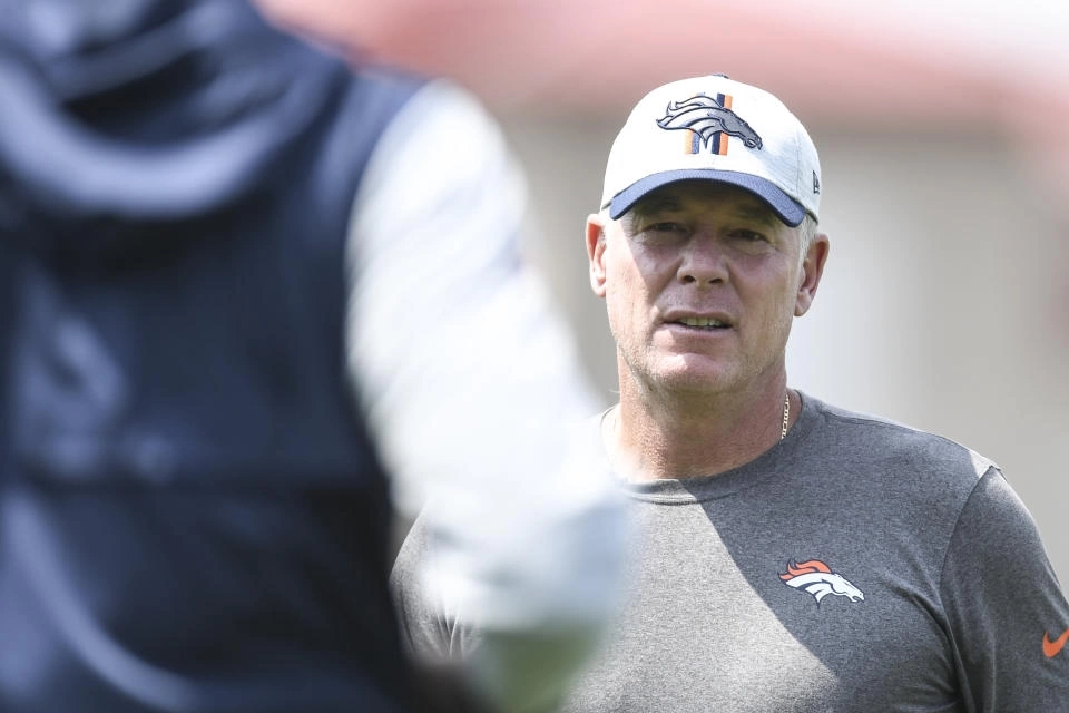 Deion Sanders Demotes OC Sean Lewis In Favor Of Longtime NFL Play-Called Pat Shurmur | Is Lewis The Scapegoat For Offensive Woes The Last Couple Weeks?