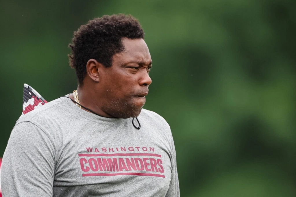 Pro Football Hall Of Famer Warren Sapp To Join Deion Sanders Staff At Colorado