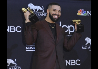 DRAKE WINS BIG AT BBMAS