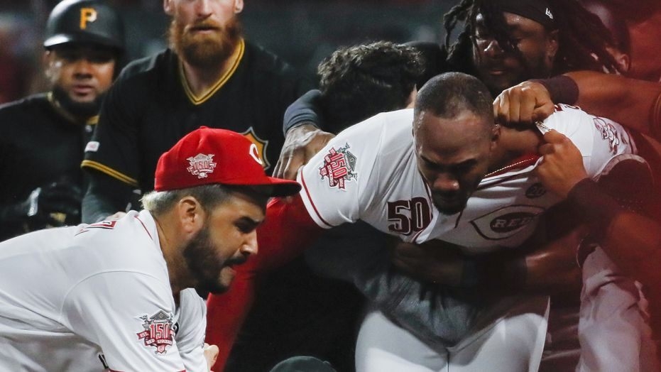 WATCH AMIR GARRETT GO APE SHIT ON PITTSBURGH PIRATES