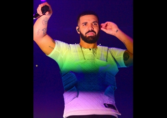 DRAKE BOOED OFF STAGE AS CROWD EXPECTS FRANK OCEAN