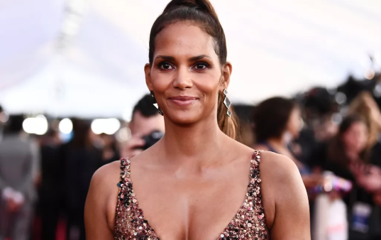 HALLE BERRY TRAINING WITH CYBORG