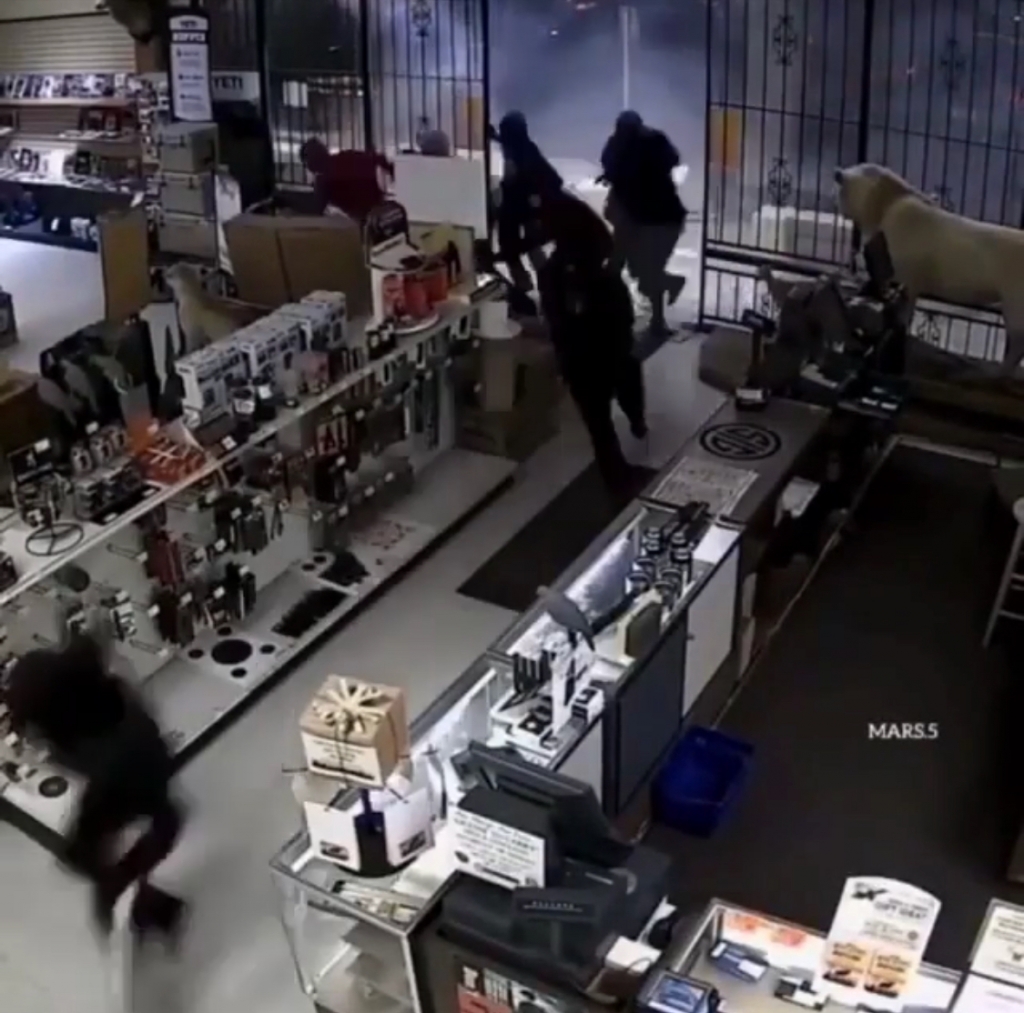 Video: Gun Store Robbery On Another Level