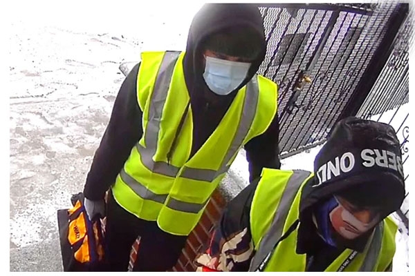 ROBBERS PRETEND TO BE PLUMBERS