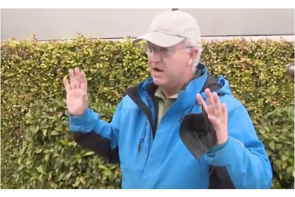 CAMERAMAN ROBBED WHILE REPORTING CRIME