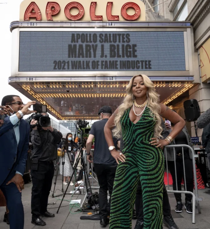 MARY J ‘s IN APOLLO WALK OF FAME