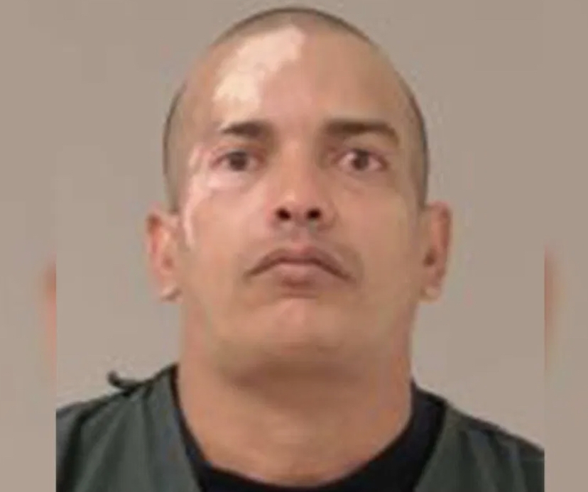 MAN BEHEADS GIRLFRIEND IN BROAD DAYLIGHT