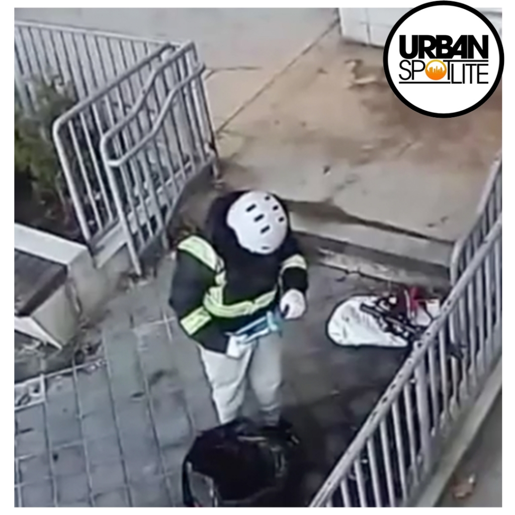HITMAN POSES AS FOOD DELIVERY DRIVER