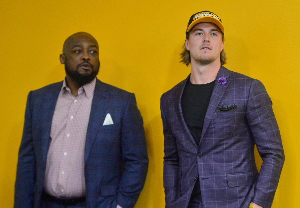 Steelers Head Coach Mike Tomlin Shuts Down Talk Of Benching Mitch Trubisky In Favor Of Rookie Kenny Pickett